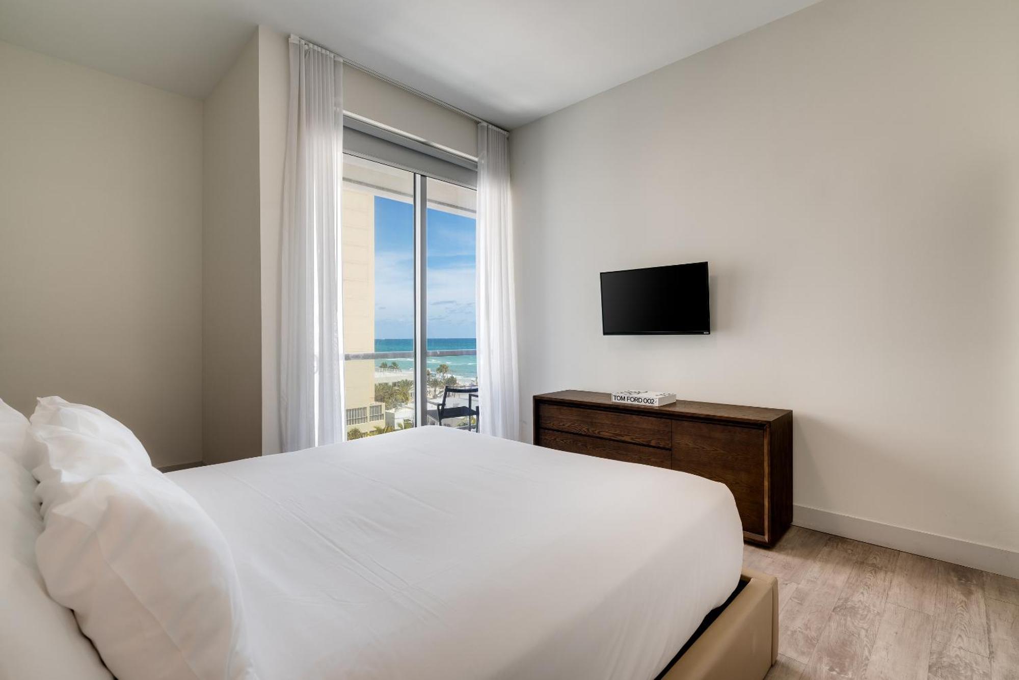 Costa Hollywood Beach Resort - An All Suite Hotel Zewnętrze zdjęcie